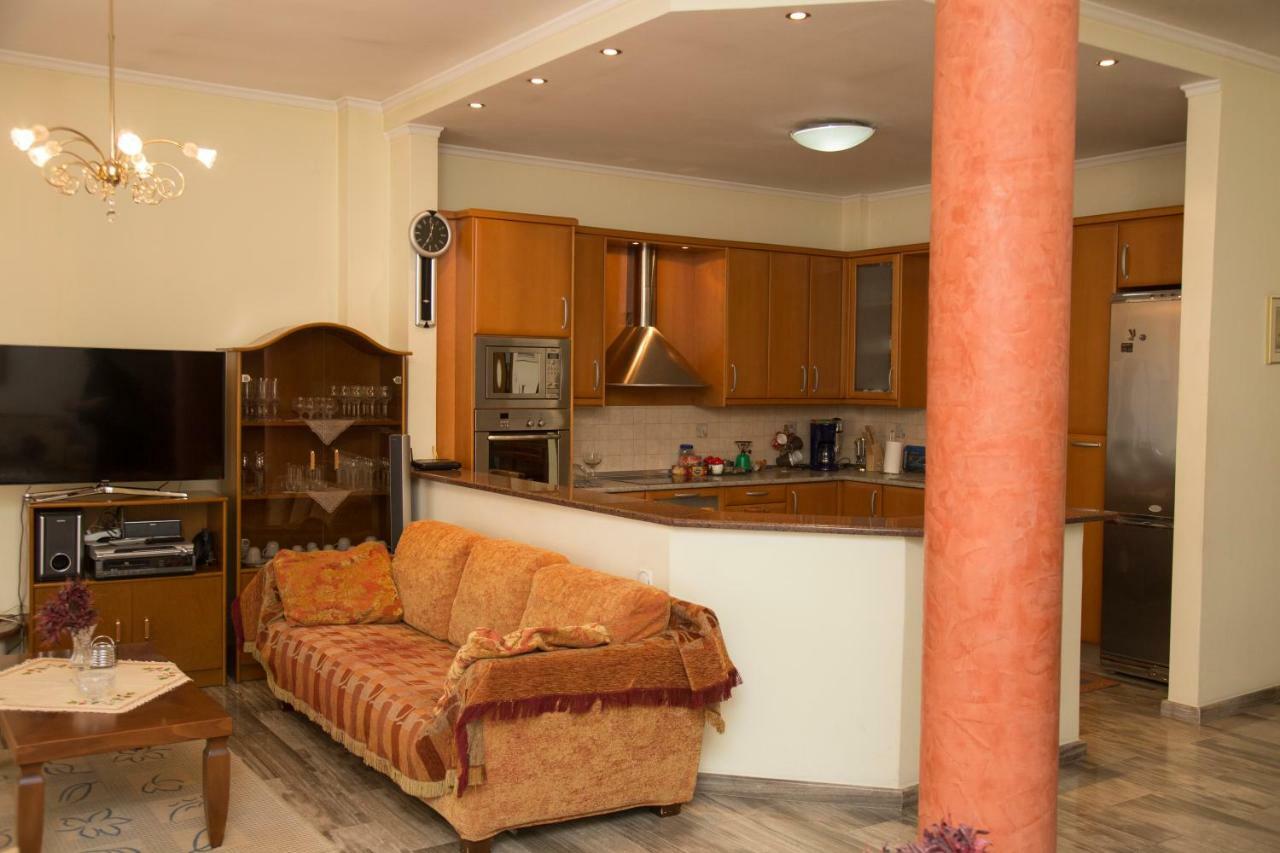 Veta'S Spacious Central Apartment Serres Esterno foto