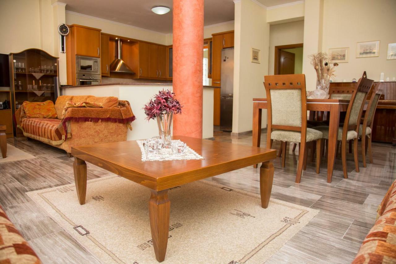 Veta'S Spacious Central Apartment Serres Esterno foto